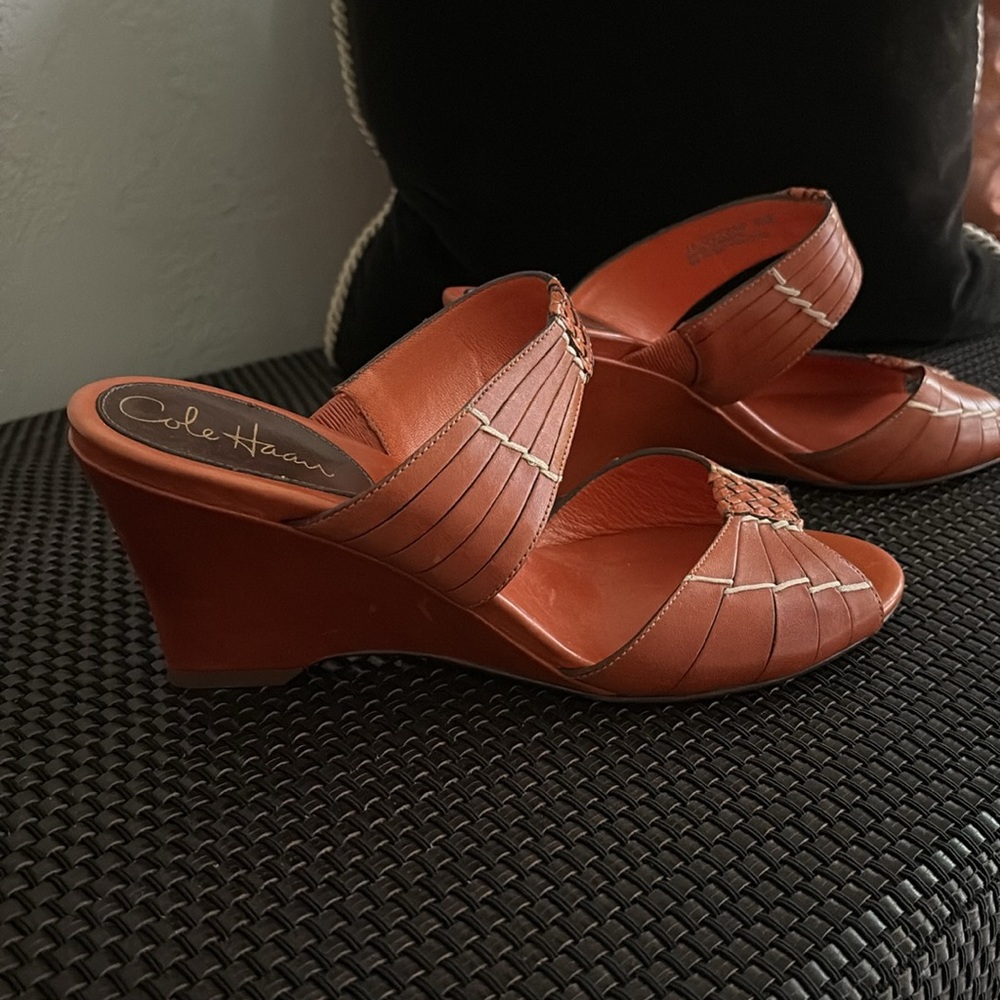 EUC Cole Haan Women's Tan Leather Sandals, Wedge, Sz 8.5 - Picture 13 of 17